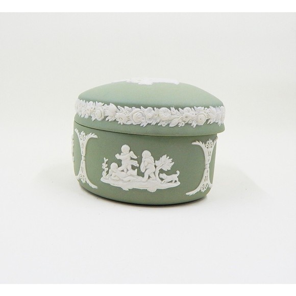 Wedgwood Green Jasperware Cupid As Oracle Bean Shaped Trinket Box with Lid - Picture 5 of 9